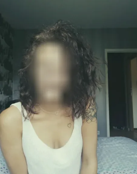 Amina, 30