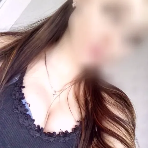 Bettina, 26
