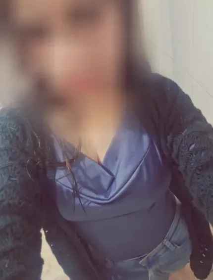 Claudia, 33