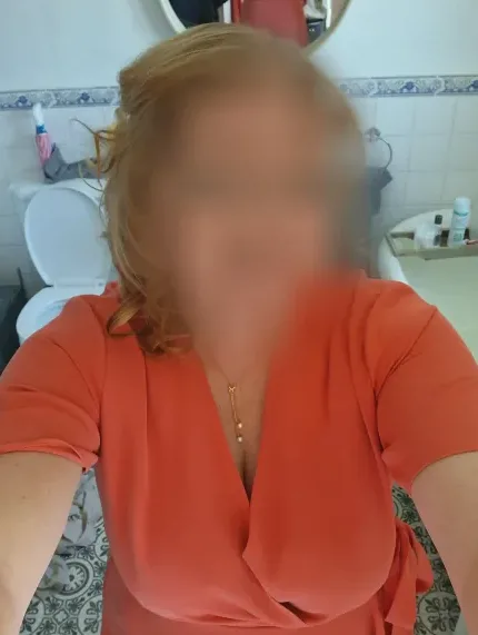 Lara, 38