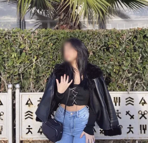 Manuela, 19