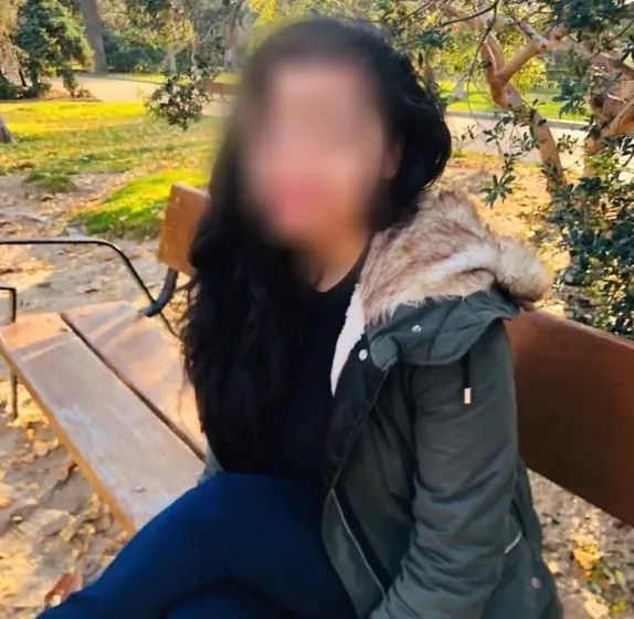 Manuela, 27