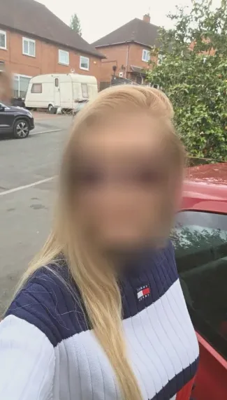 Melanie, 39
