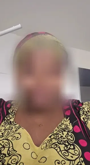 Mia, 38