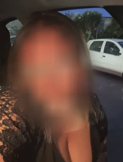 Mirela, 40