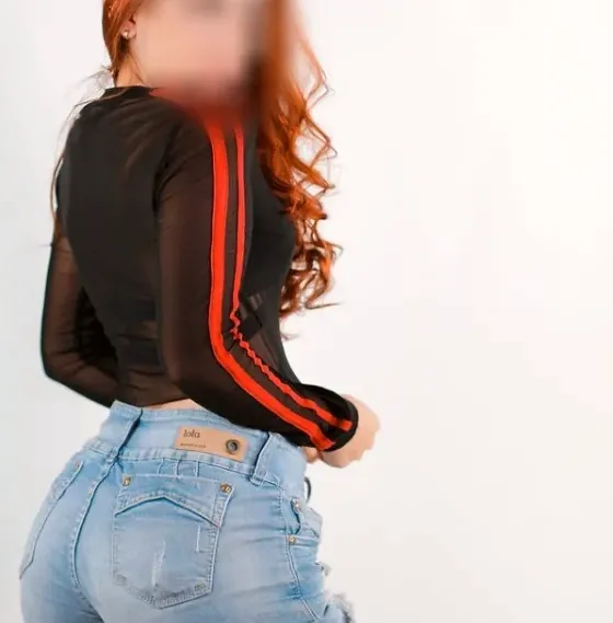 Pia, 24