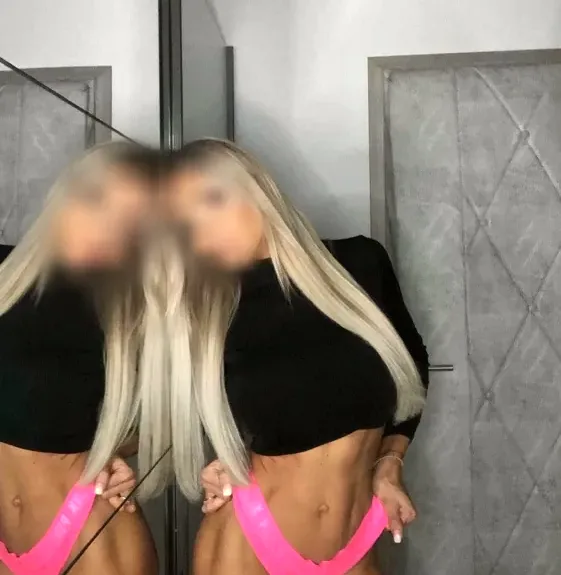 Rosa, 29